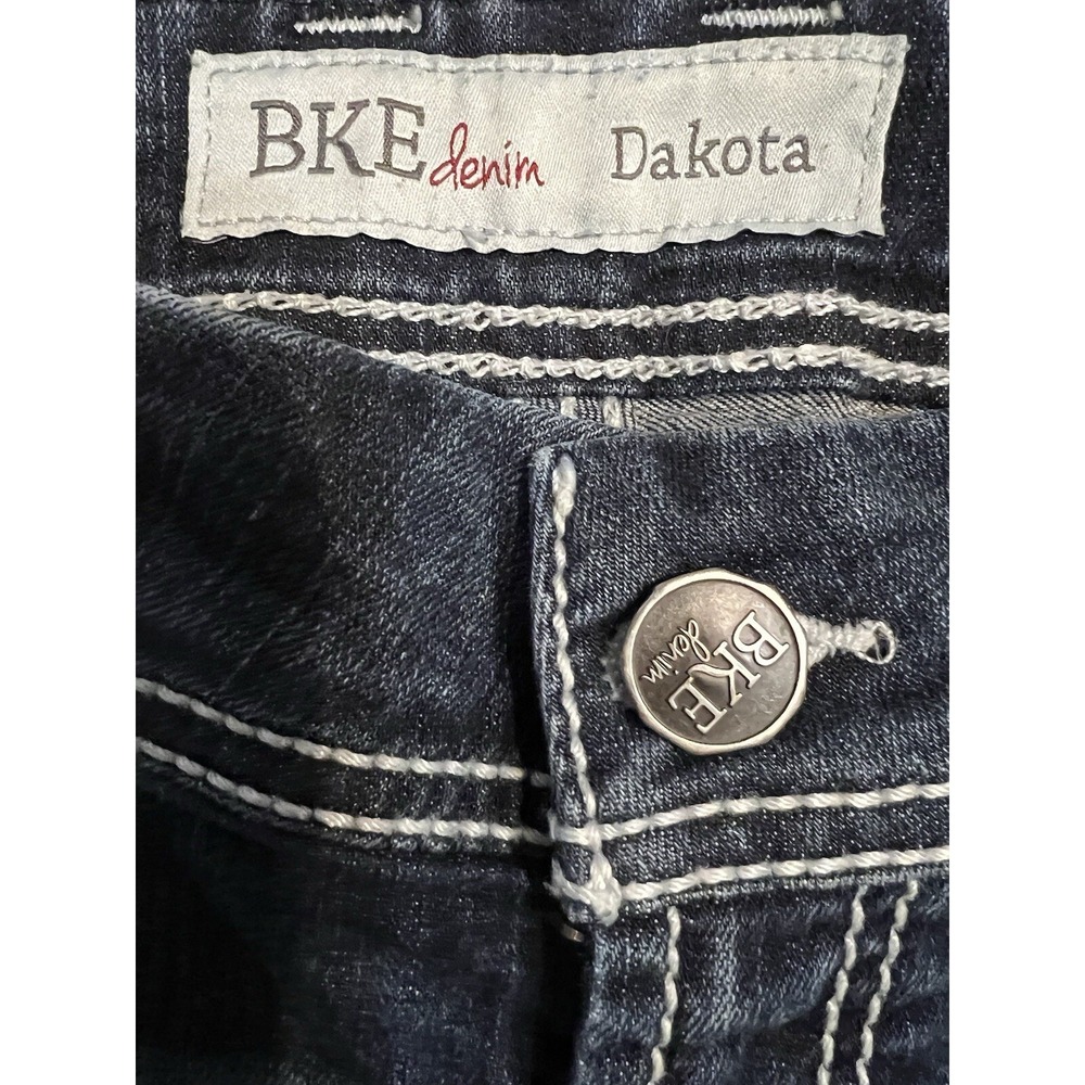 BKE Buckle Shorts Womens Size 31 Dakota Bermuda Denim Embroid Inseam 10 Inches - Picture 8 of 8